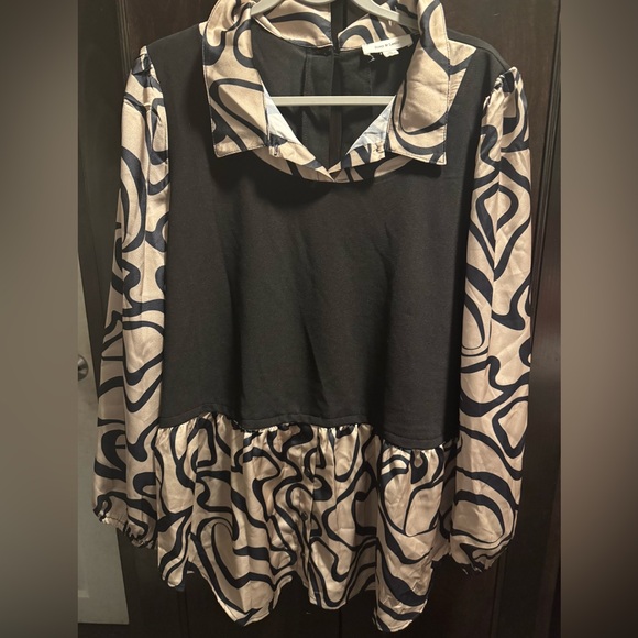 Stylish Black and Cream Patterned Blouse - Picture 1 of 7